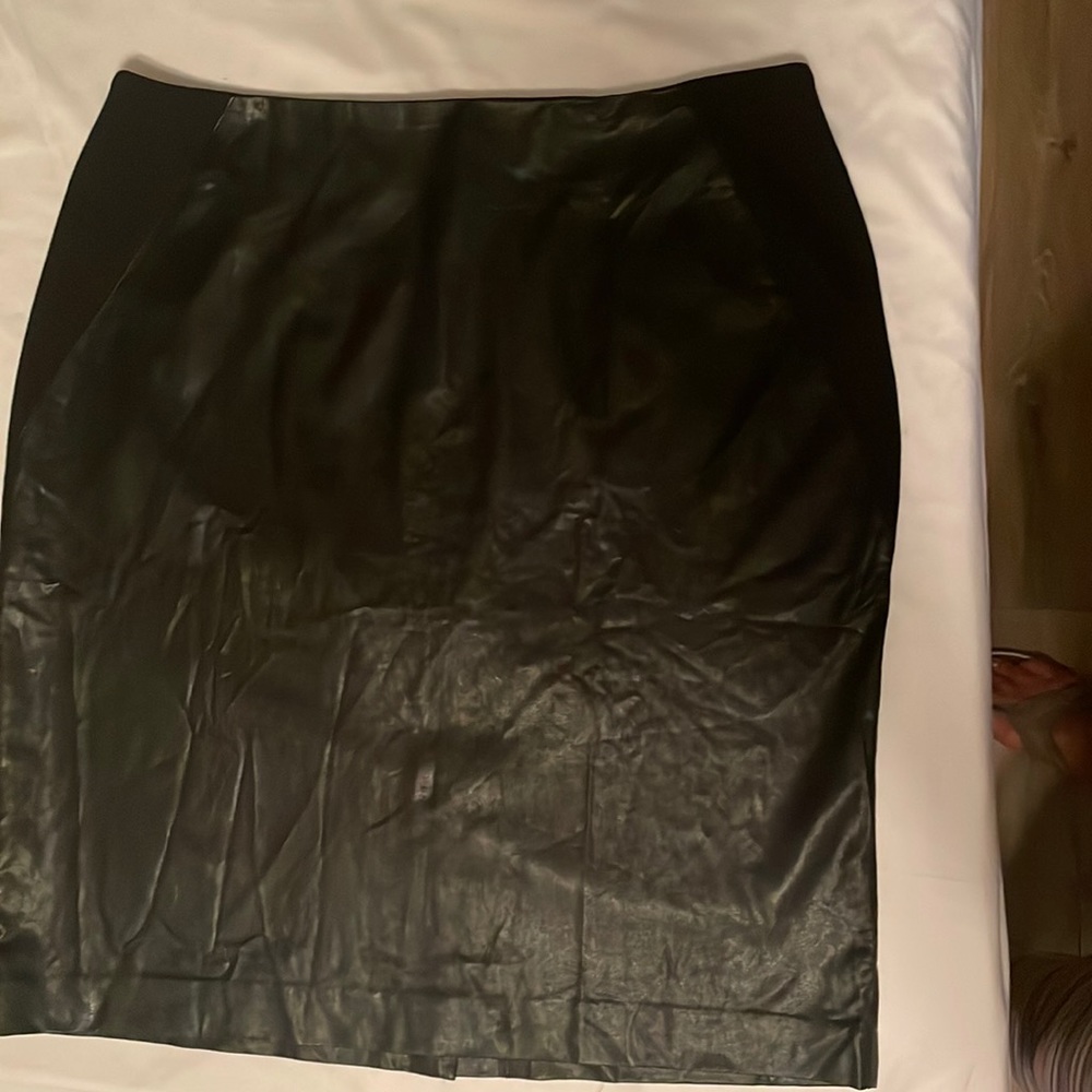 Chicos faux leather mini skirt, women’s size 2.5 (Sz 12-14) black.